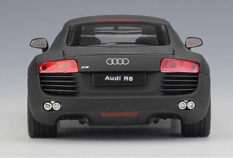 Audi R8 2006 à l'échelle 1:24 