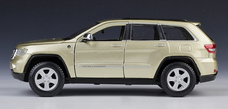 1:24 Jeep 2013 Grand Cherokee Laredo Die Cast Model Car