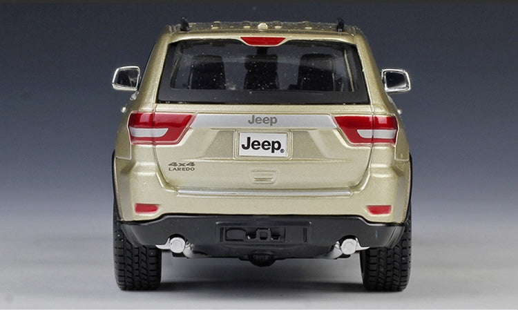 1:24 Jeep 2013 Grand Cherokee Laredo Die Cast Model Car