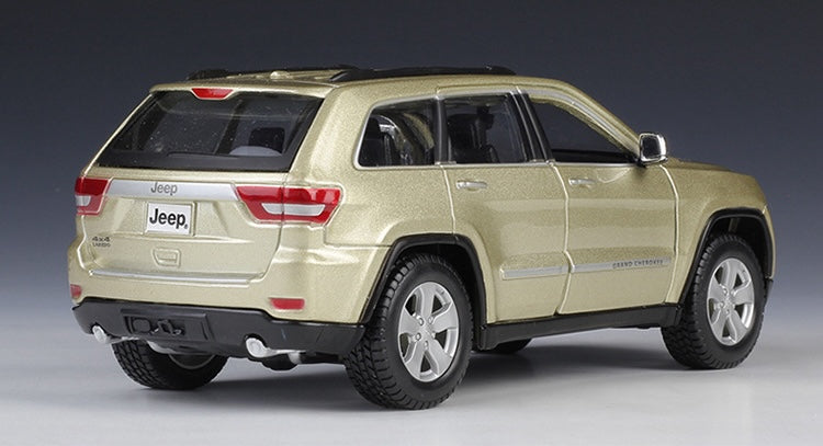 1:24 Jeep 2013 Grand Cherokee Laredo Die Cast Model Car