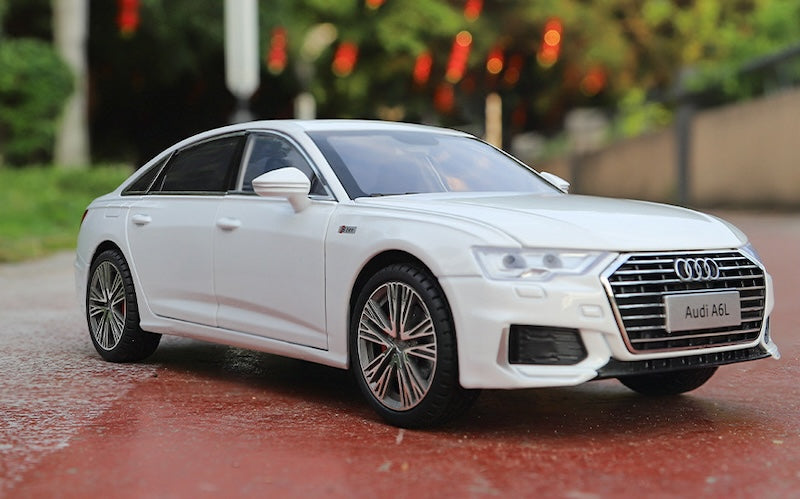 1:18 Audi 2018 A6L C8 Die Cast Model Car