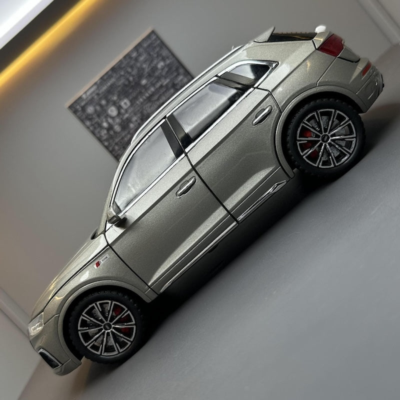 1:24 Audi 2021 Q5 Die Cast Model Car