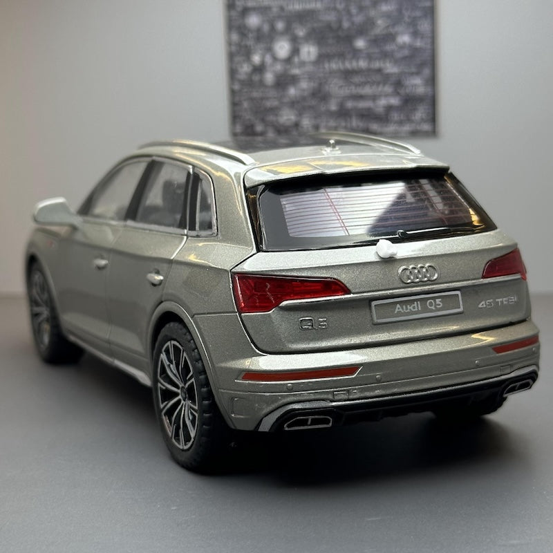 1:24 Audi 2021 Q5 Die Cast Model Car