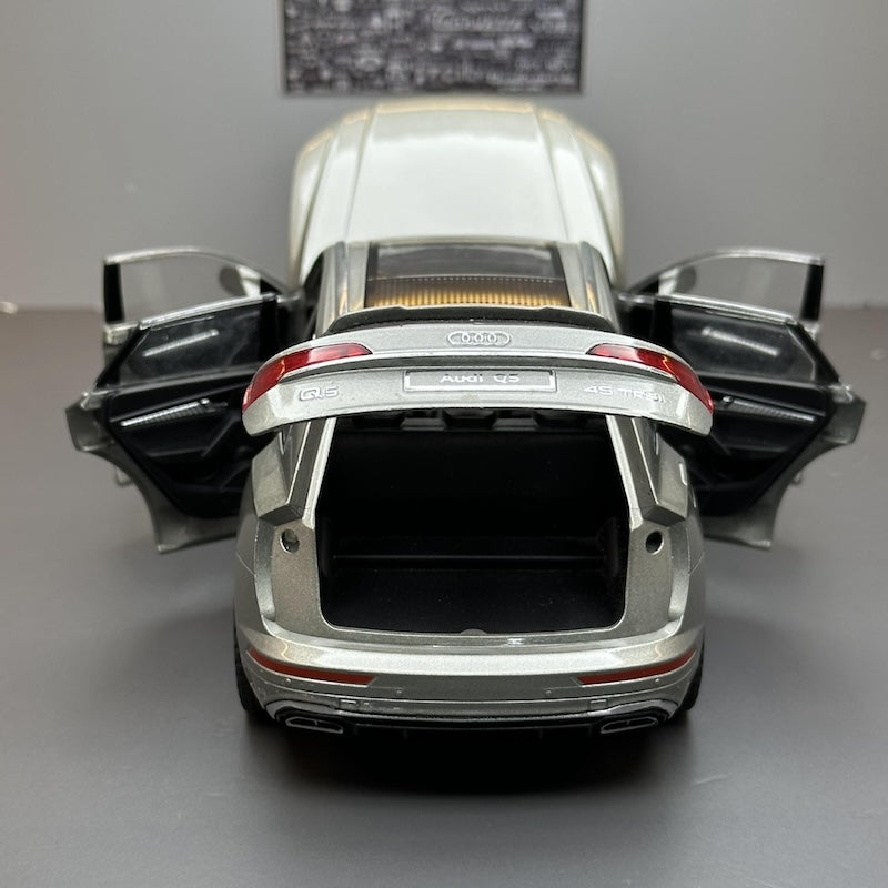 1:24 Audi 2021 Q5 Die Cast Model Car