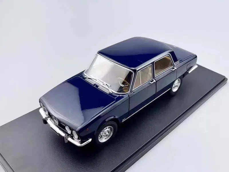 1:18 Alfa Romeo 1750 Berlina Deep Blue Die Cast Model Car