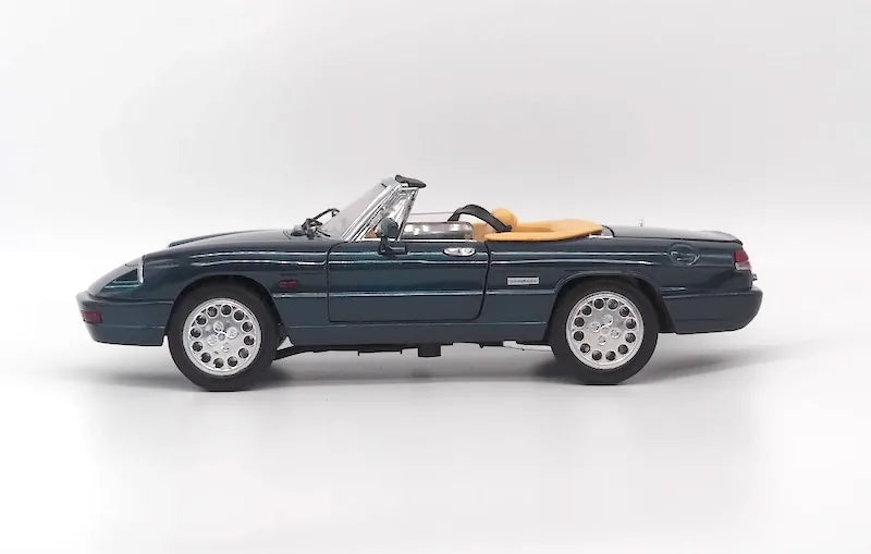 1:18 Alfa Romeo 1990 Spider Series 4