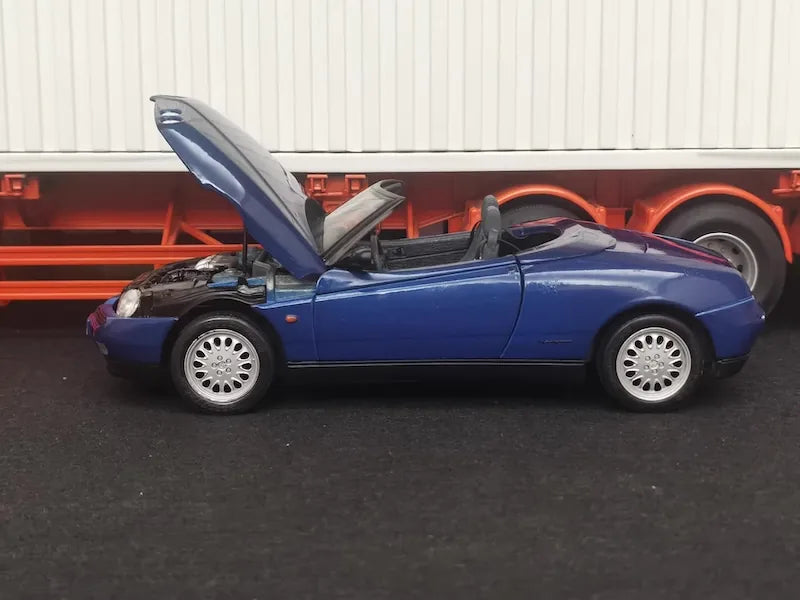 1:18 Alfa Romeo 1995 Spider (916)