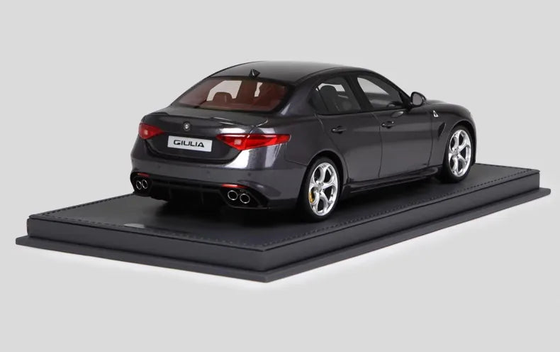 1:18 Alfa Romeo 2015 Giulia QV