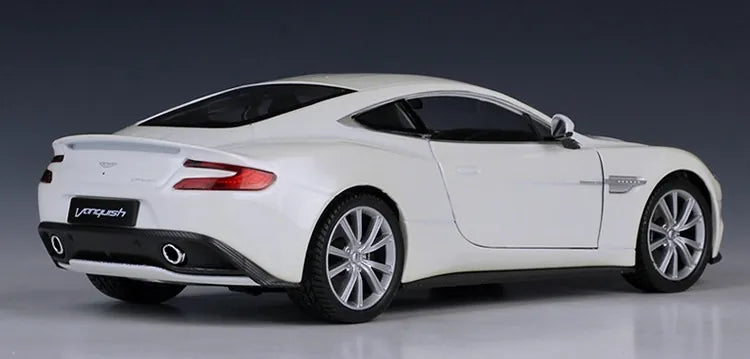 1:24 Aston Martin 2015 Vanquish