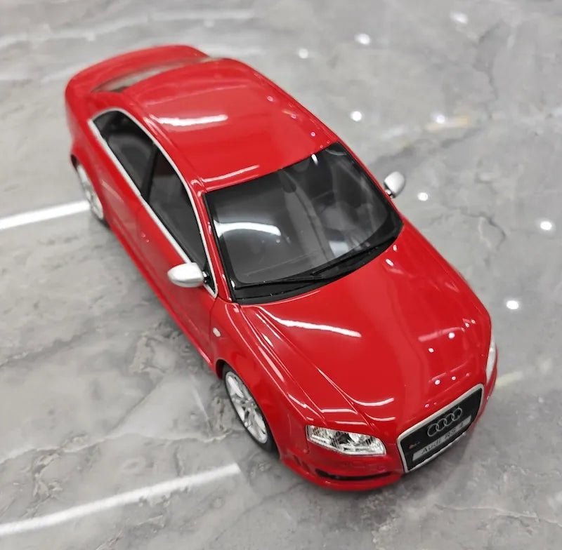 1:18 Audi 2006 RS4 B7