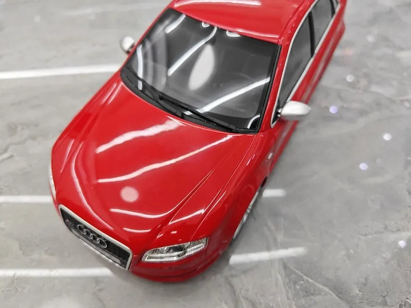 1:18 Audi 2006 RS4 B7