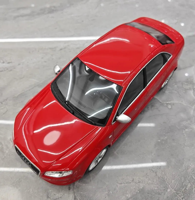 1:18 Audi 2006 RS4 B7