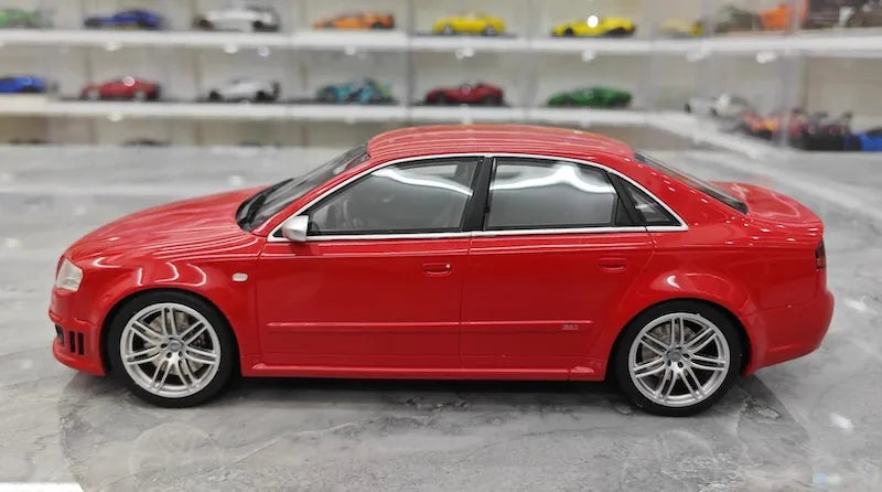 1:18 Audi 2006 RS4 B7