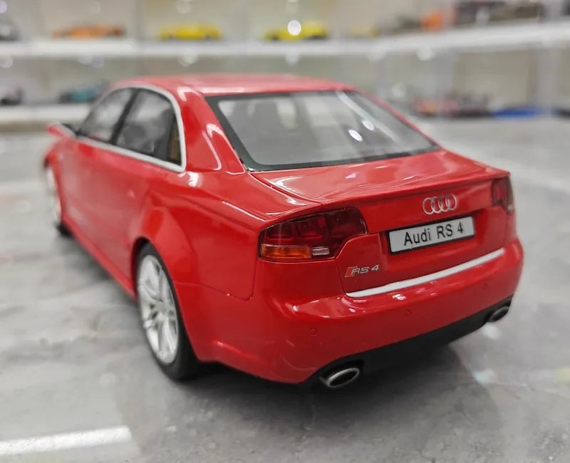 1:18 Audi 2006 RS4 B7