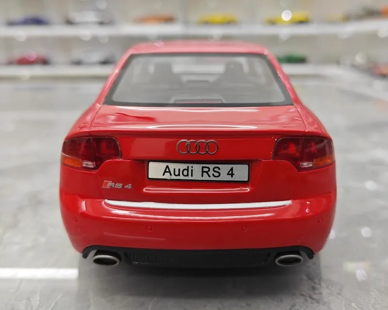 1:18 Audi 2006 RS4 B7