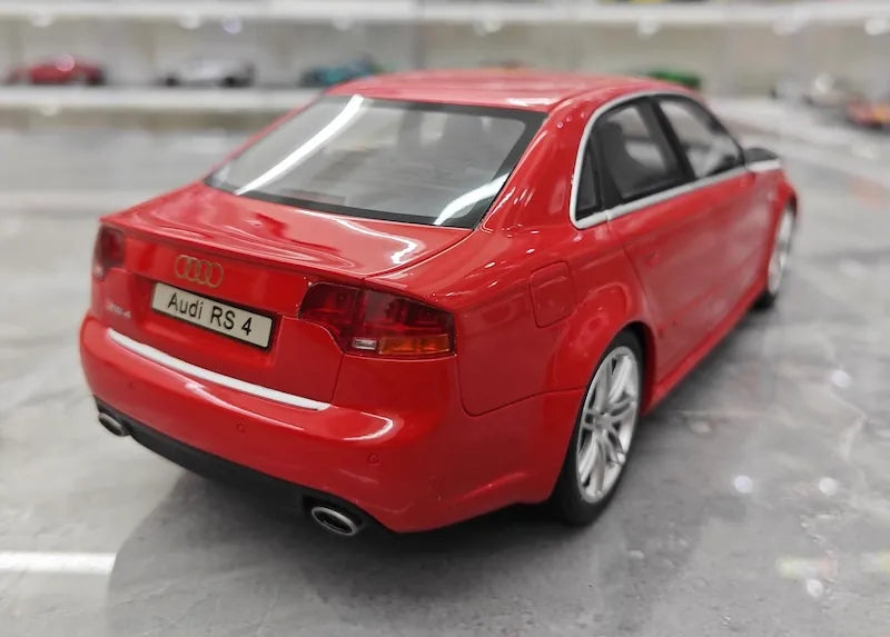 1:18 Audi 2006 RS4 B7