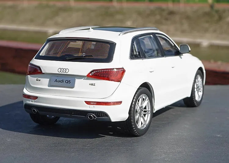 1:18 Audi Q5 2011 