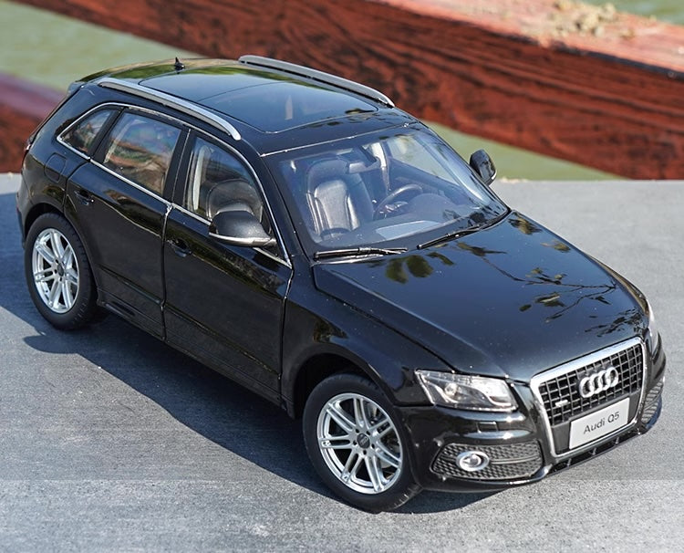 1:18 Audi 2011 Q5 Die Cast Model Car