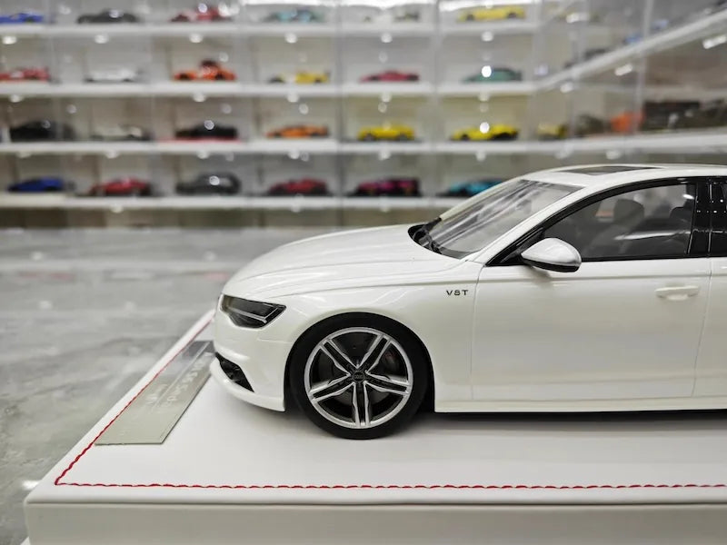 1:18 Audi 2012 S6 Sedan