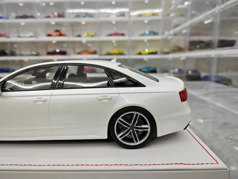 1:18 Audi 2012 S6 Sedan