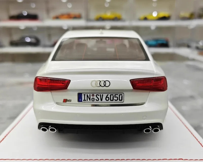 1:18 Audi 2012 S6 Sedan