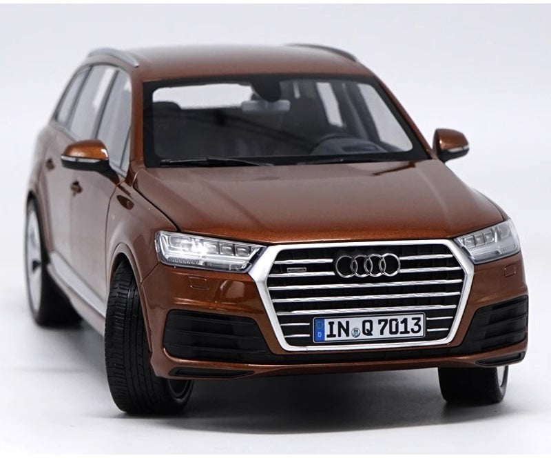 1:18 Audi 2015 Q7 Die Cast Model Car