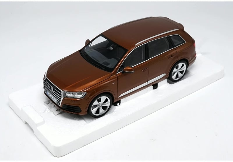 1:18 Audi 2015 Q7 Die Cast Model Car