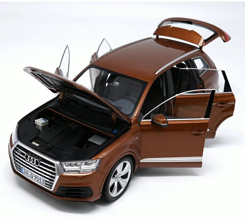 1:18 Audi 2015 Q7 Die Cast Model Car