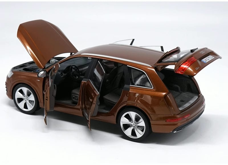 1:18 Audi 2015 Q7 Die Cast Model Car