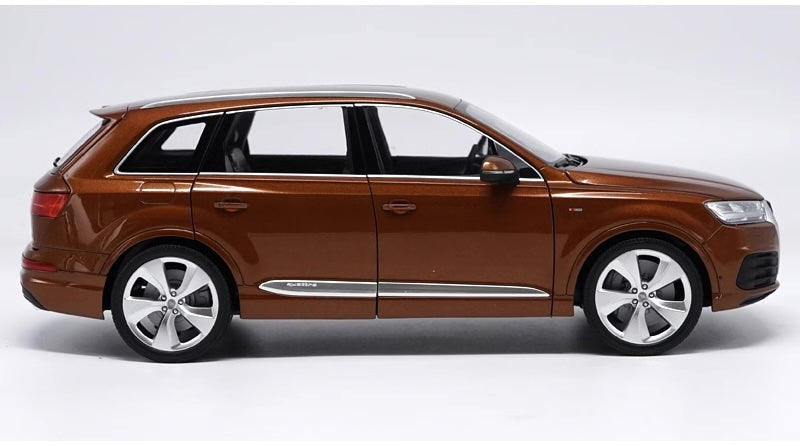 1:18 Audi 2015 Q7 Die Cast Model Car