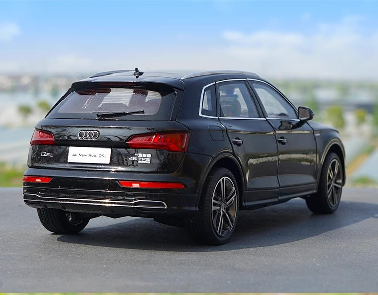 1:18 Audi 2018 Q5L Die Cast Model Car