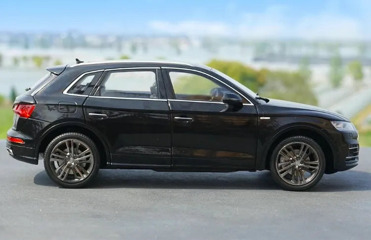 1:18 Audi 2018 Q5L Die Cast Model Car