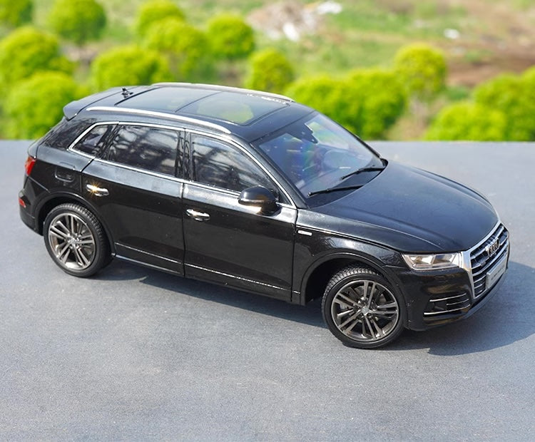 1:18 Audi 2018 Q5L Die Cast Model Car