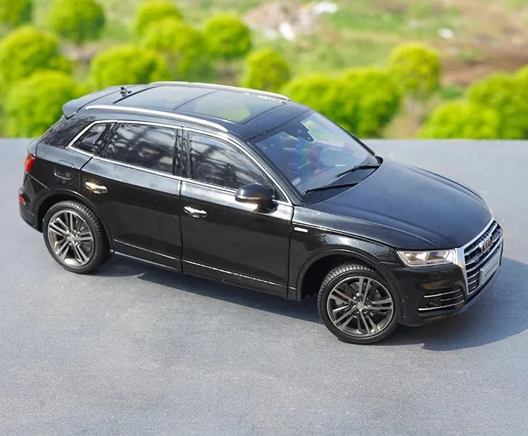 1:18 Audi 2018 Q5L Die Cast Model Car