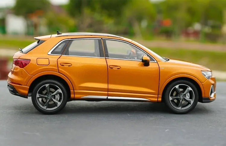 1:18 Audi 2019 Q3