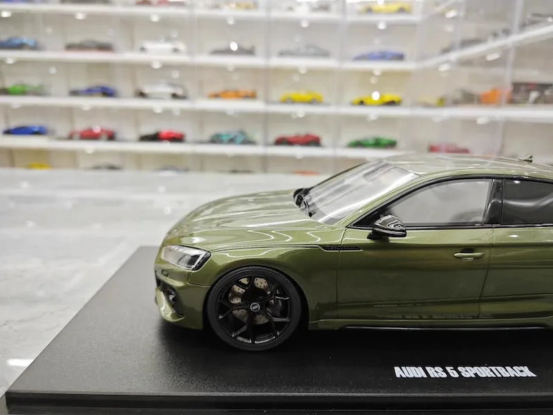 1:18 Audi 2023 RS5 Sportback