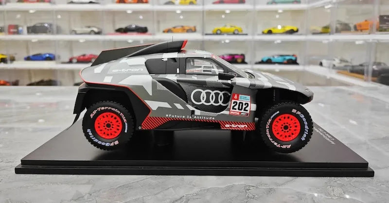 1:18 Audi 2022 RS Q E-Tron Dakar C. Sainz • L.Cruz