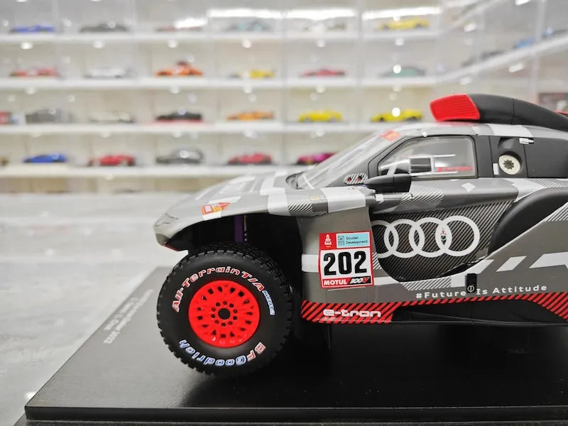 1:18 Audi 2022 RS Q E-Tron Dakar C. Sainz • L.Cruz