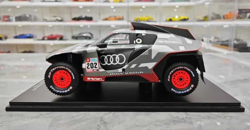 1:18 Audi 2022 RS Q E-Tron Dakar C. Sainz • L.Cruz