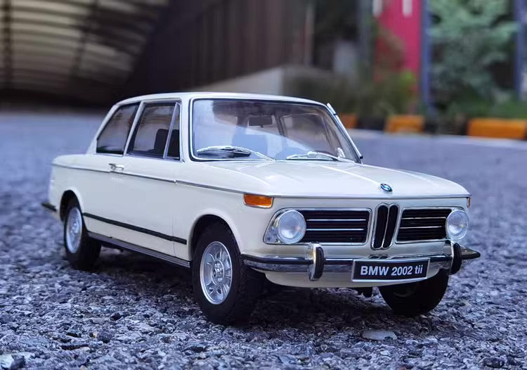 1:18 BMW 1971 2002 tii Die Cast Model Car