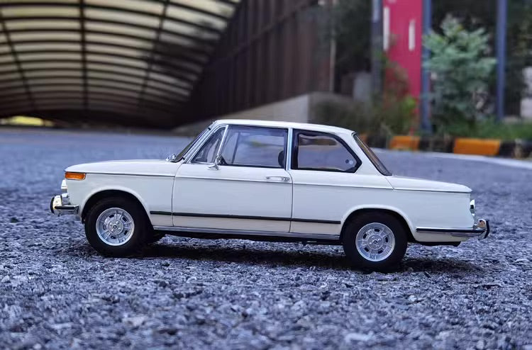 1:18 BMW 1971 2002 tii Die Cast Model Car