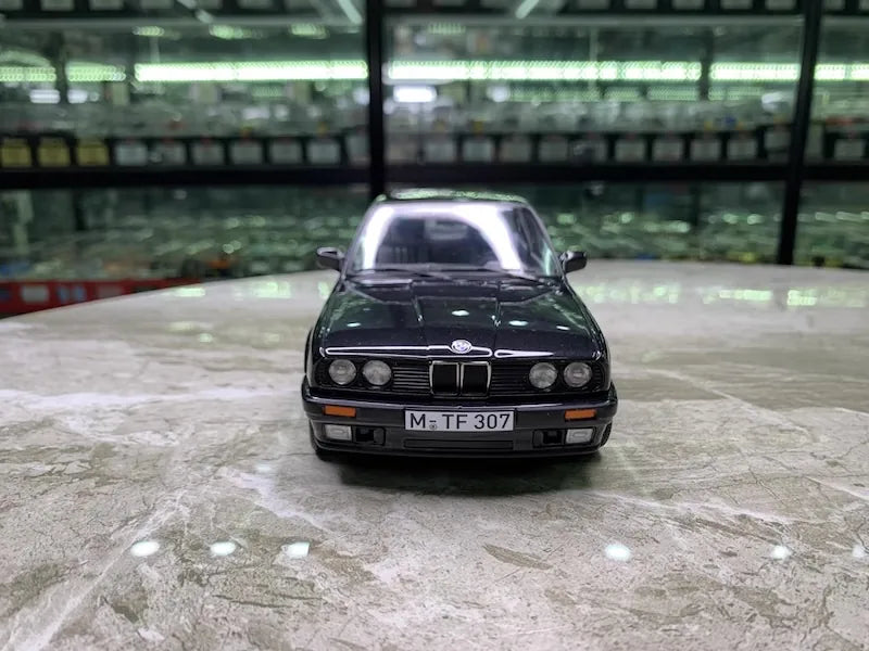 1:18 BMW 1982 325i E30 Die Cast Model Car