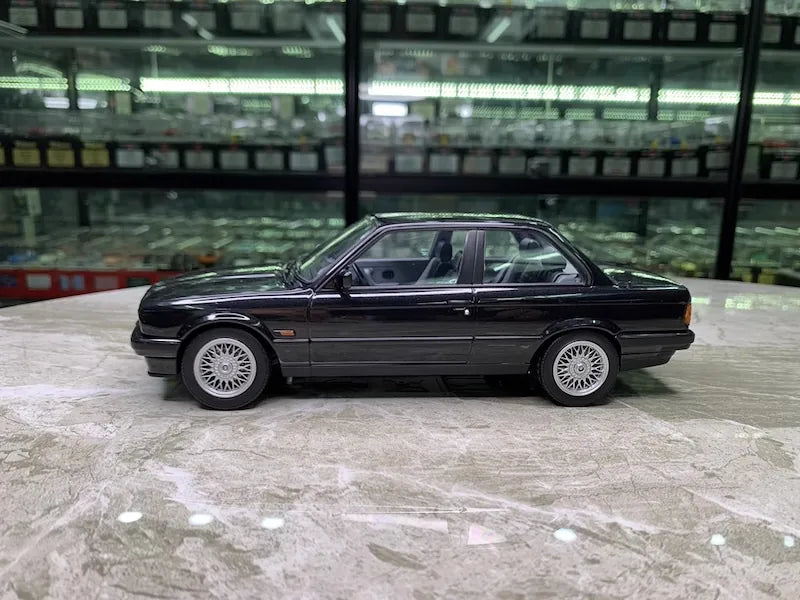 1:18 BMW 1982 325i E30 Die Cast Model Car