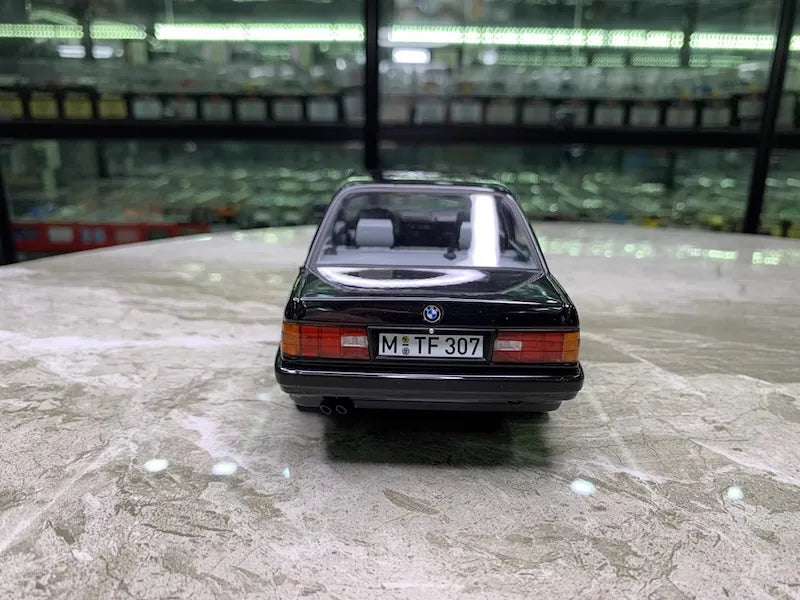 1:18 BMW 1982 325i E30 Die Cast Model Car