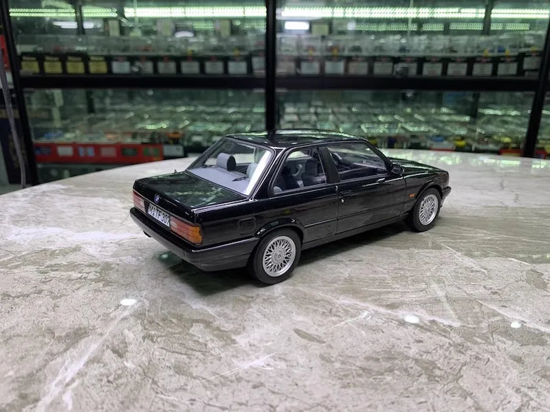 1:18 BMW 1982 325i E30 Die Cast Model Car