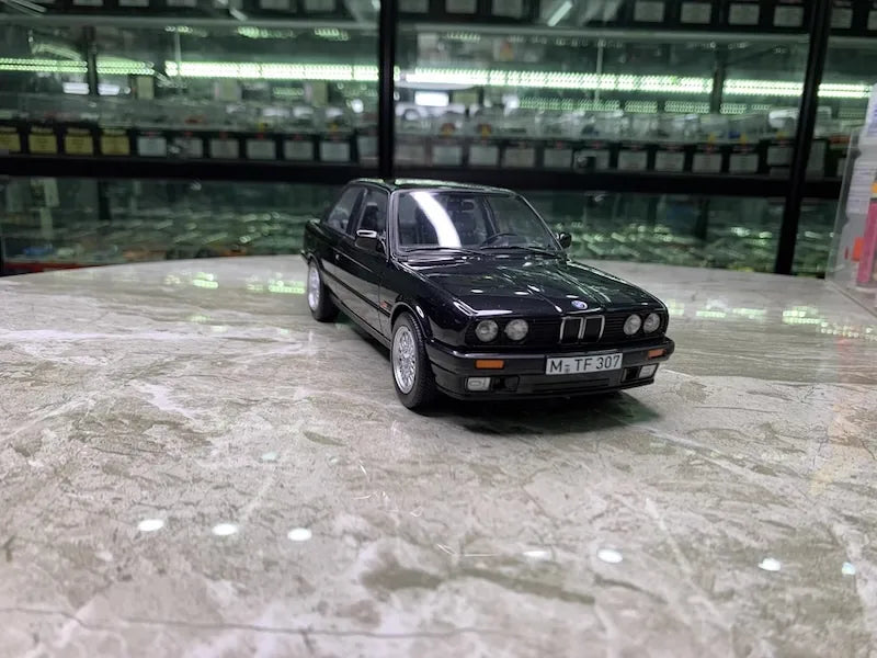 1:18 BMW 1982 325i E30 Die Cast Model Car