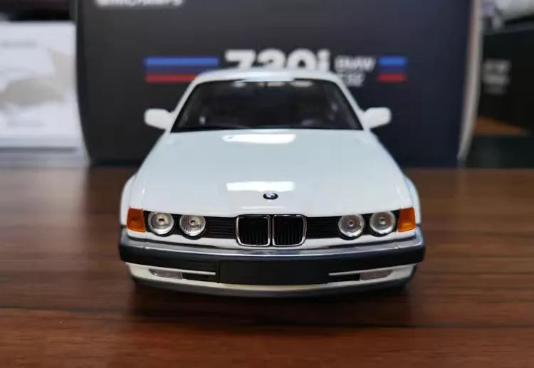 1:18 BMW 1986 730i E32 White Die Cast Model Car