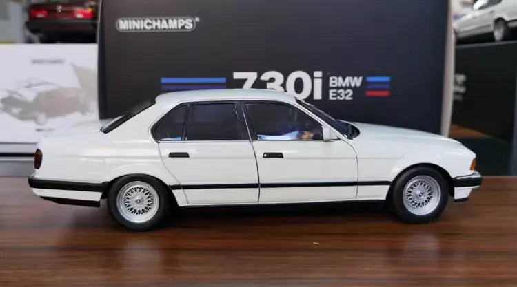 1:18 BMW 1986 730i E32 Die Cast Model Car