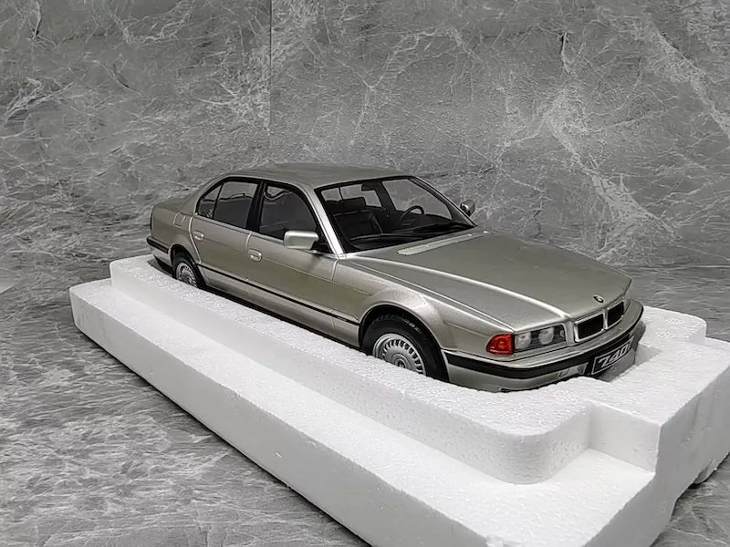 1:18 BMW 1994 740i E38 Die Cast Model Car