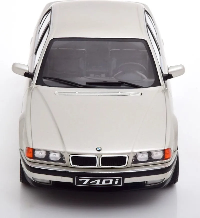 1:18 BMW 1994 740i E38 Die Cast Model Car